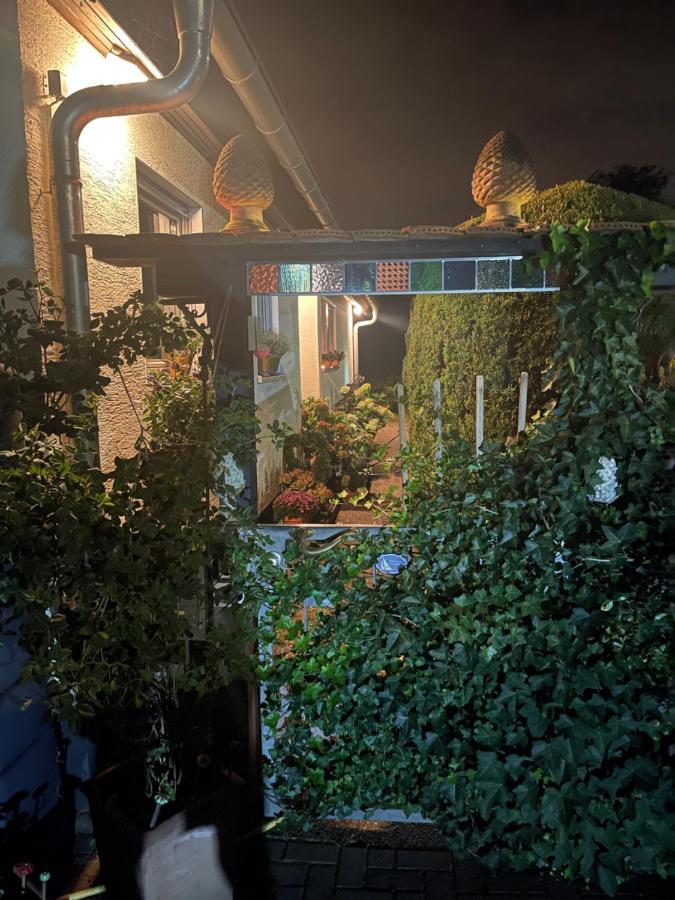 Appartement Region Esslingen - Nähe Messe - Flughafen - Stuttgart - Wohnen und Arbeiten auf Zeit in 120m2 Wohlfühlatmosphäre - ab 3 Übernachtungen - geeignet für 4 Personen - Beistellbett möglich - Kinder und Tiere willkommen - Garage für e-bikes Altbach Exterior foto